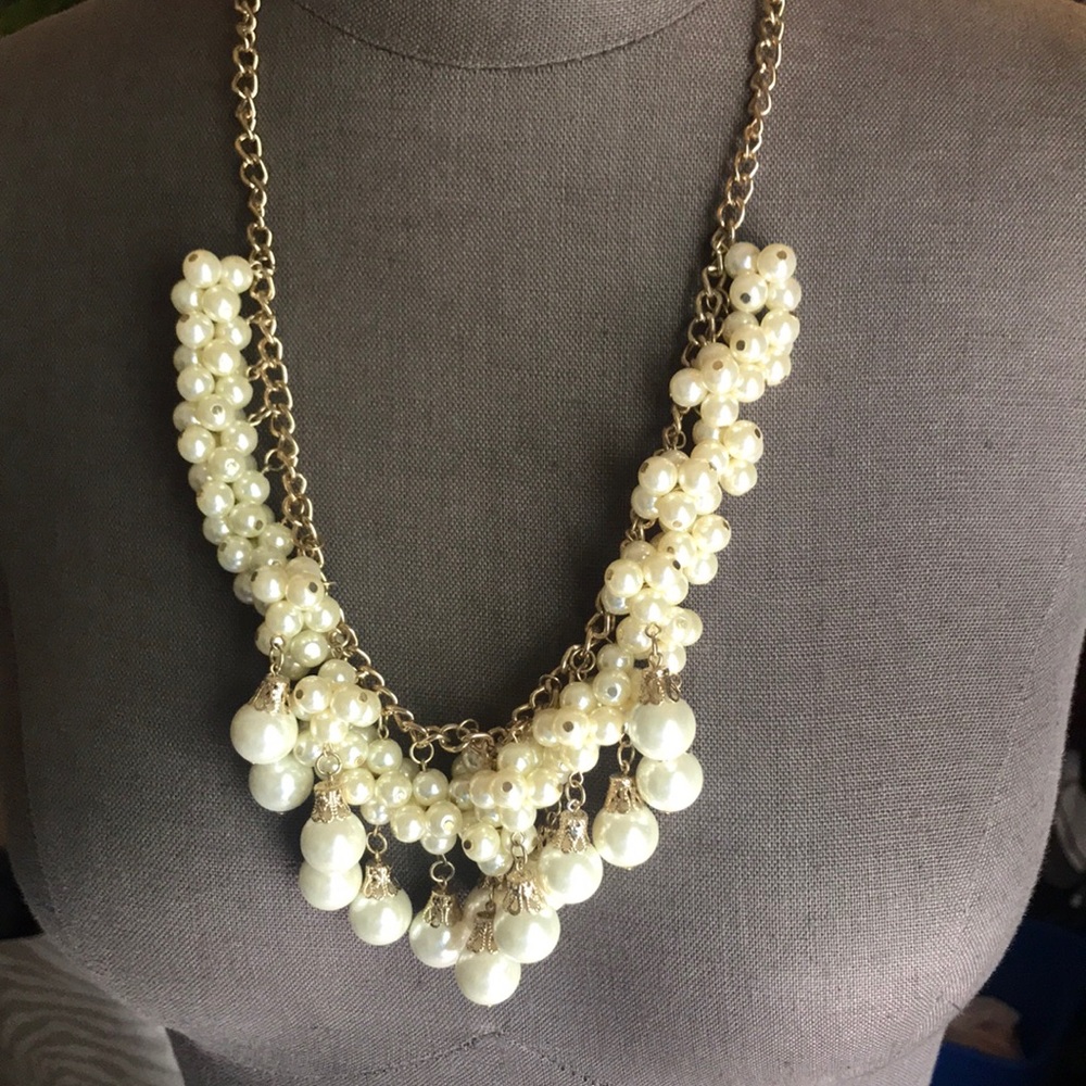Francesca's Pearl Statement Necklace - Picture 2 of 7